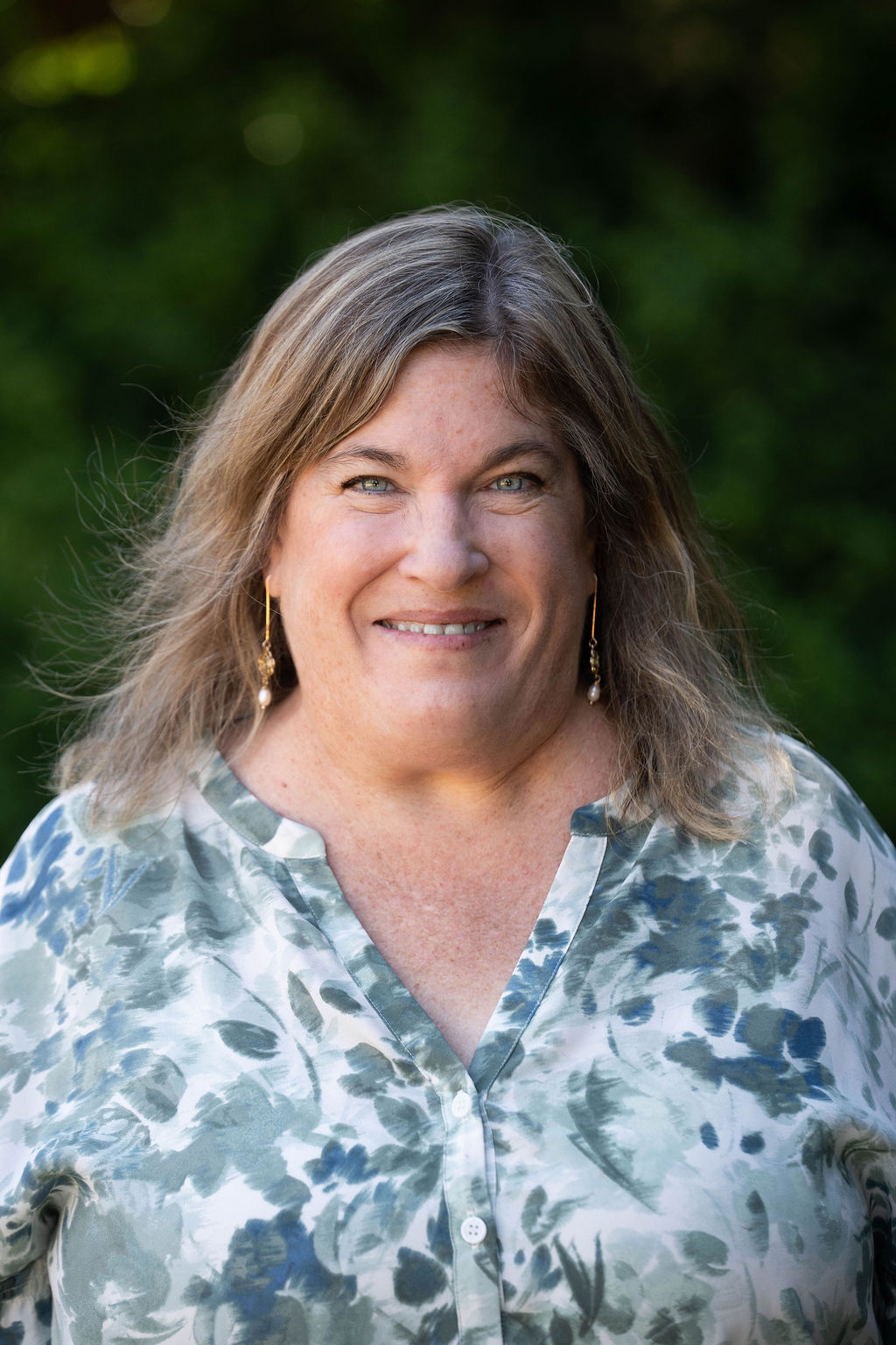 Julie Donald (she/her)